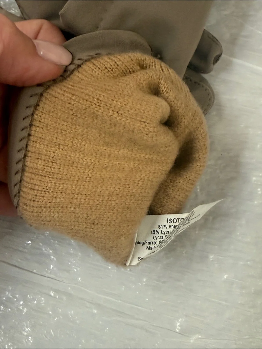 Isotoner Brown Women’s Gloves with V-Shaped Trim Sz M/L